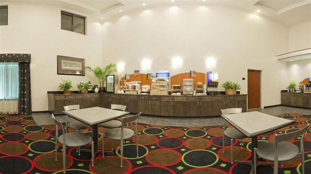 Holiday Inn Express - Indianapolis - Southeast, An Ihg Hotel Restaurant photo