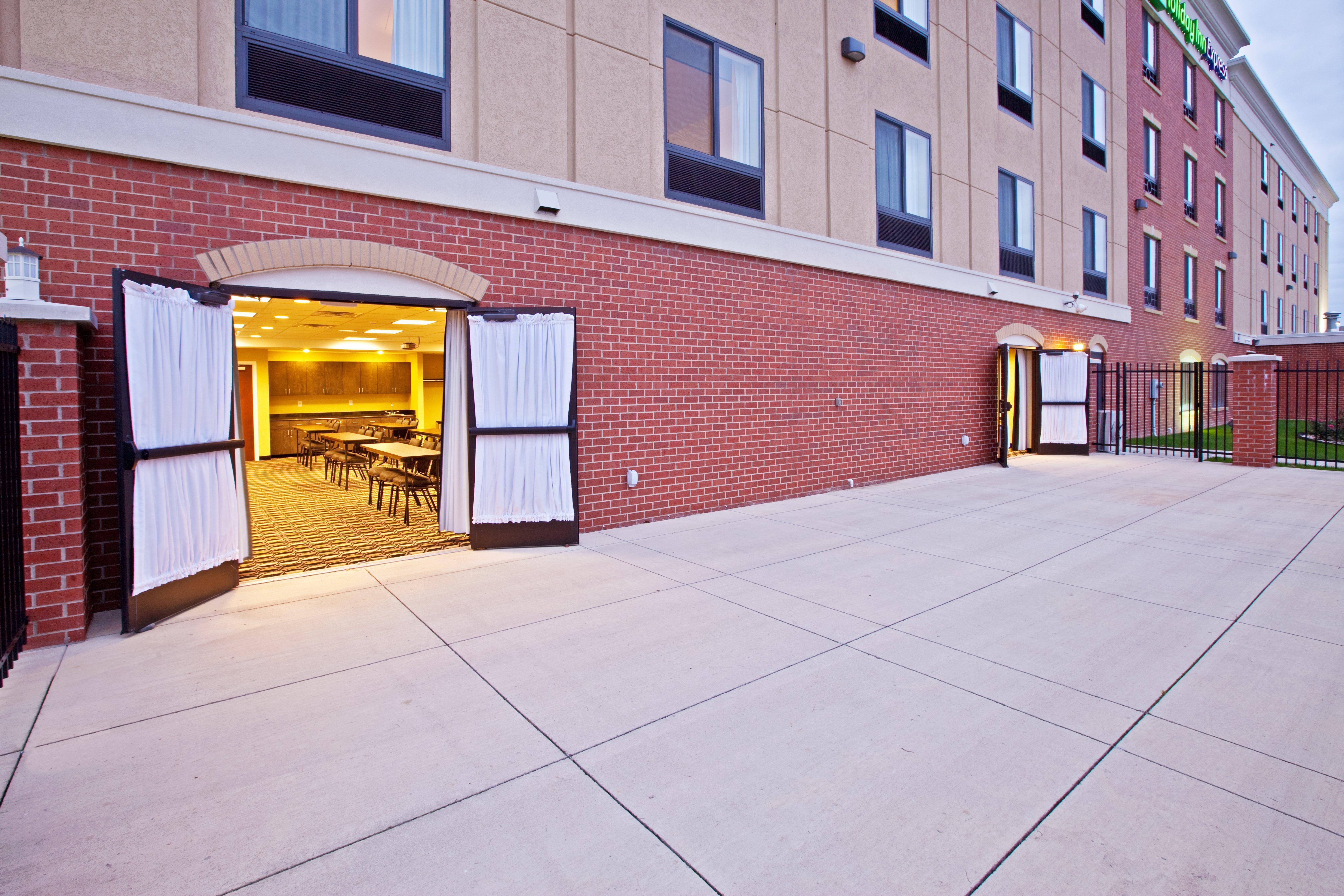 Holiday Inn Express - Indianapolis - Southeast, An Ihg Hotel Exterior photo